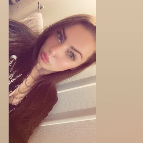 Profile Picture of Brittany Leddy (@beeleddd) on Poshmark