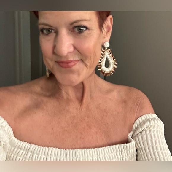 Profile Picture of Monica Notzon (@monicanotzon) on Poshmark