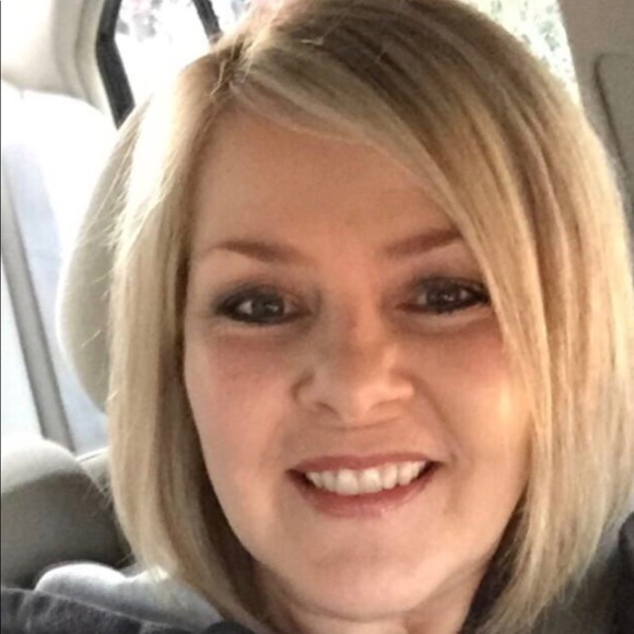 Profile Picture of Beverly Thompson (@beverlythomp423) on Poshmark