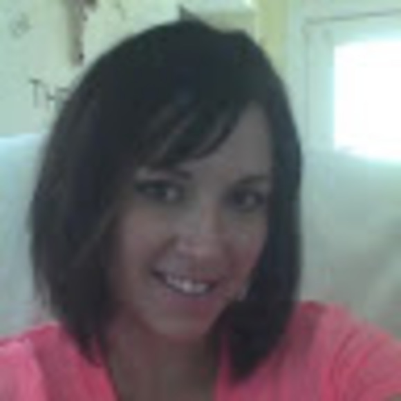 Profile Picture of Kerianna Hanks (@keriannahanks) on Poshmark