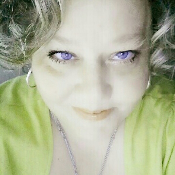 Profile Picture of Janice Weaver (@shelliegirl6566) on Poshmark