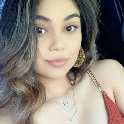 Profile Picture of Alexandra Gonzalez (@Alex_cuhh987) on Twitter