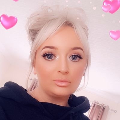 Profile Picture of Vicky (@VickyBirds) on Twitter