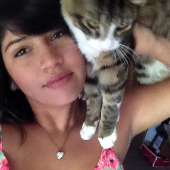 Profile Picture of Ivanna Giron (@puffernco) on Poshmark