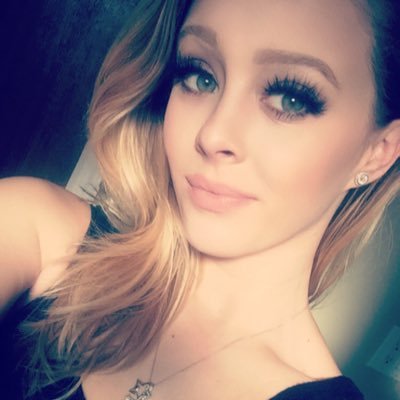 Profile Picture of Nikki Barone (@nikkibaronee) on Twitter