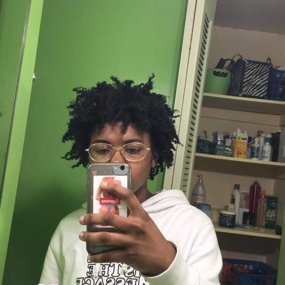 Profile Picture of B Rowley (@crybbyst0ner) on Poshmark