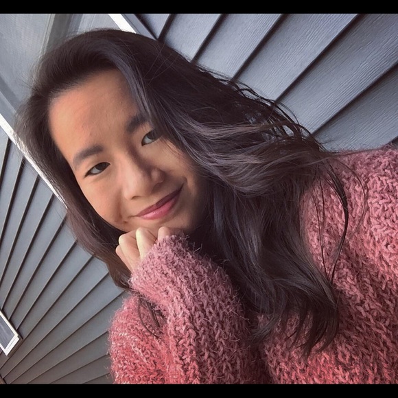 Profile Picture of Alexandra Swank (@aswank1213) on Poshmark