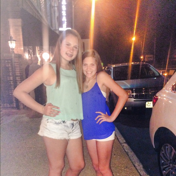 Profile Picture of Ally Cheeley (@cheeley7) on Poshmark