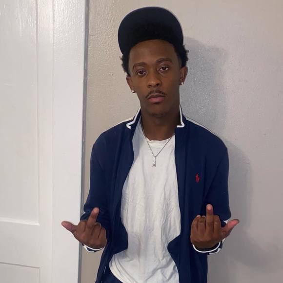 Profile Picture of Richard Foster (@richardfoster73) on Poshmark