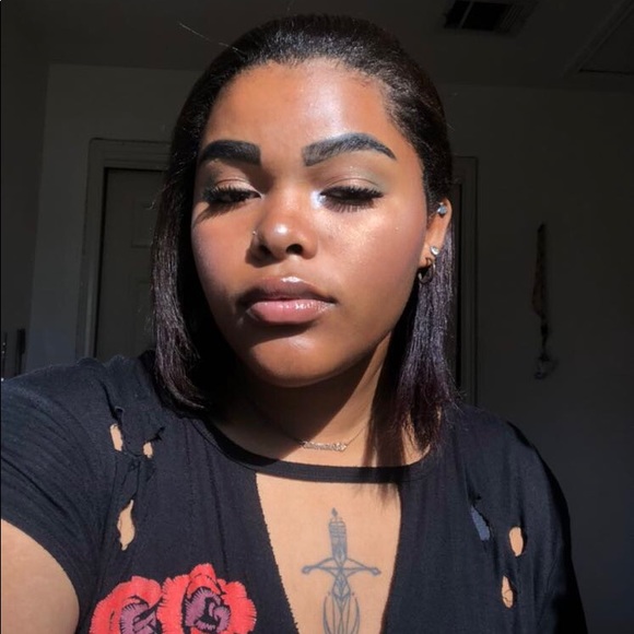Profile Picture of Kay Hendericks (@michaeldanie839) on Poshmark