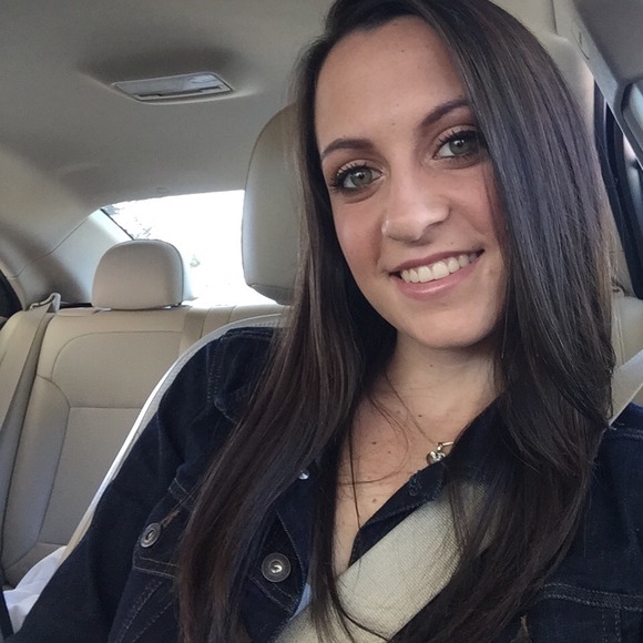 Profile Picture of Michelle Tessman (@m_tessman) on Poshmark