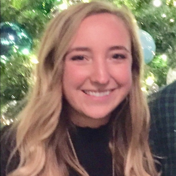 Profile Picture of Maureen Haynal (@mch1222) on Poshmark