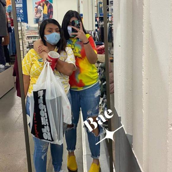 Profile Picture of Evelyn Mancinas (@evelynmancinas) on Poshmark