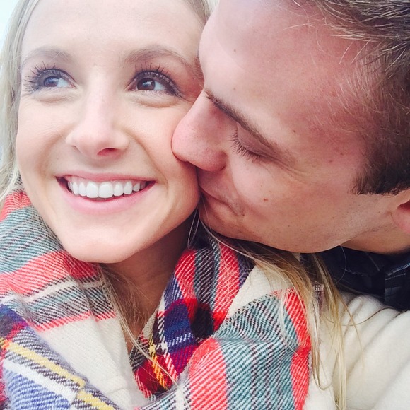 Profile Picture of Lindsey Minnick (@lindseyjeanm) on Poshmark