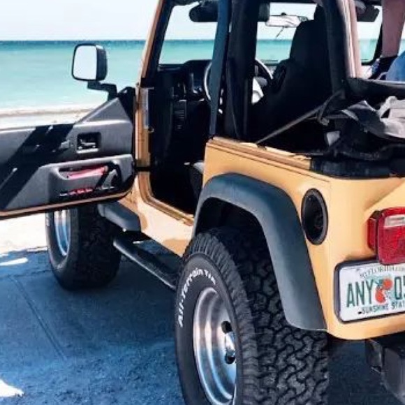 Profile Picture of Lilly Costigan (@lillycostigan) on Poshmark