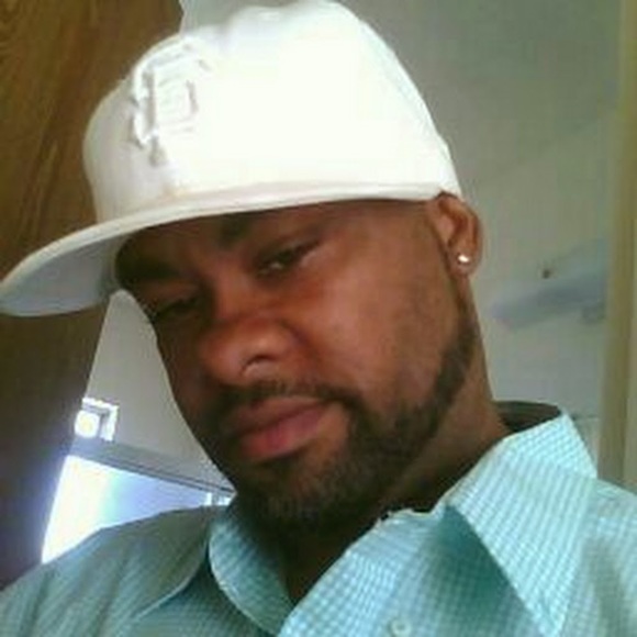 Profile Picture of Henry Dobynes (@dobynes916) on Poshmark