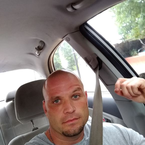 Profile Picture of Dustin Rootz (@drootz28) on Poshmark