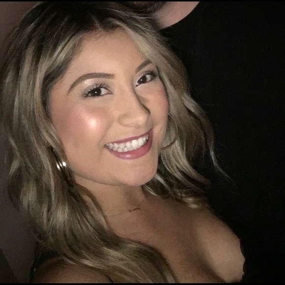 Profile Picture of Kaydi Mathos (@kaydimathos) on Poshmark