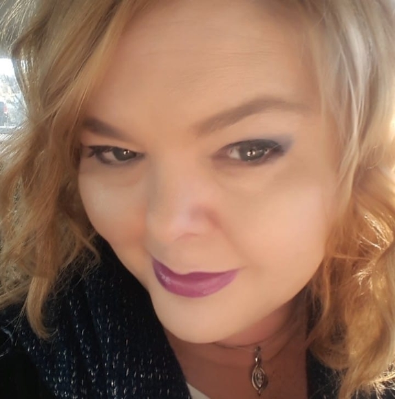 Profile Picture of Crystal Bottom-kiassi (@go2kriss) on Poshmark