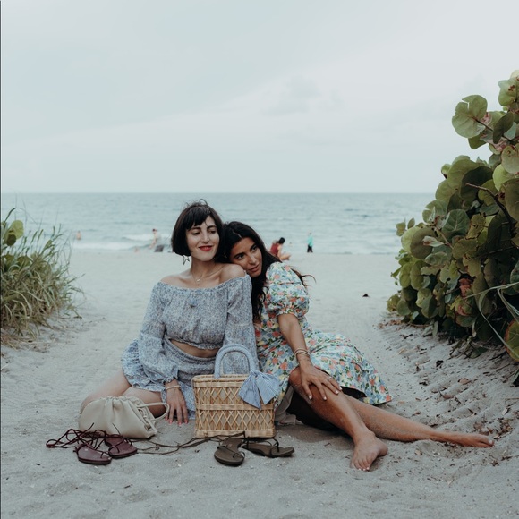 Profile Picture of Dina and elana Solomon (@solomonsisters) on Poshmark