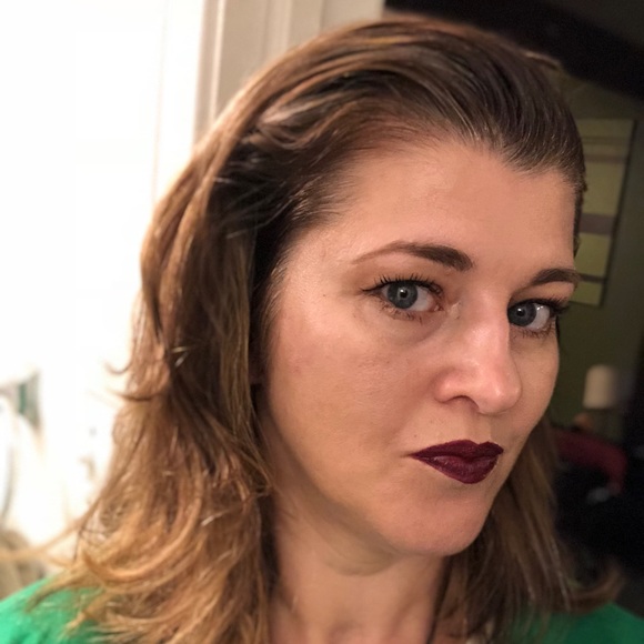 Profile Picture of Kelli Webb (@sp1derwebbk) on Poshmark