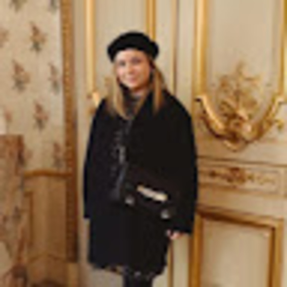 Profile Picture of Lily Marshall (@lilmarshall) on Poshmark