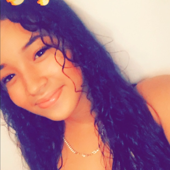 Profile Picture of Nesly Menocal (@neslym) on Poshmark