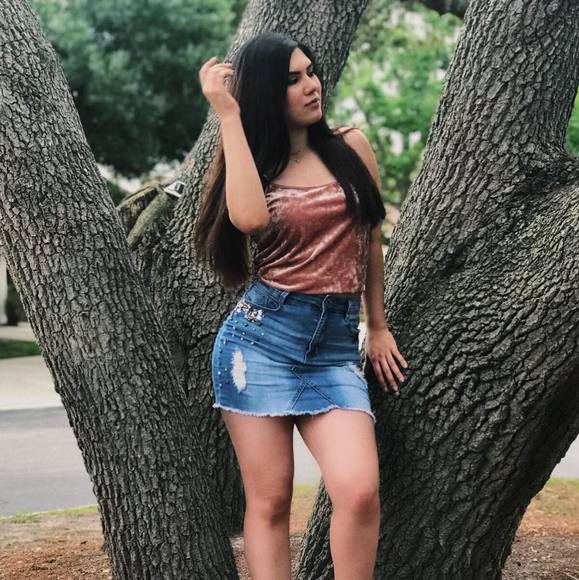 Profile Picture of Mirna Cucchiara (@mircuchi) on Poshmark
