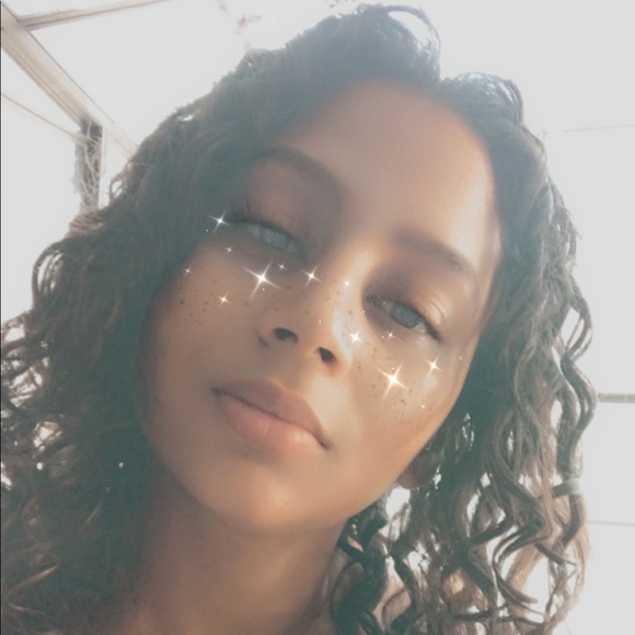 Profile Picture of Danielle Paine (@magdalenason) on Poshmark