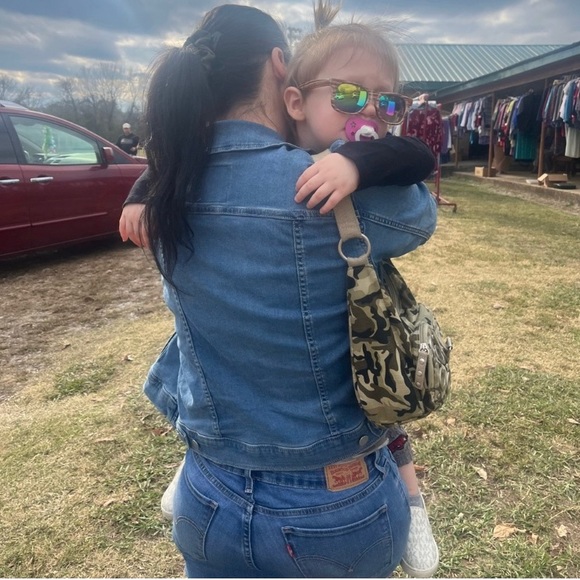 Profile Picture of Kim Wann (@semonas_picks) on Poshmark