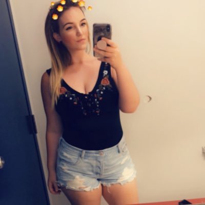 Profile Picture of Haley Eckert (@Haallleesyeah) on Twitter