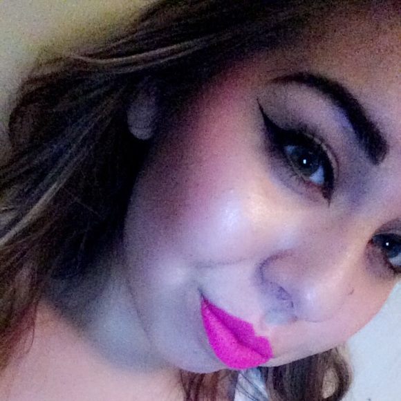 Kristen Madril - Poshmark Profile Picture of Kristen Madril (@msteeten) on Poshmark