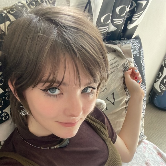 Profile Picture of Cammie Morrison (@cammiemorrison) on Poshmark