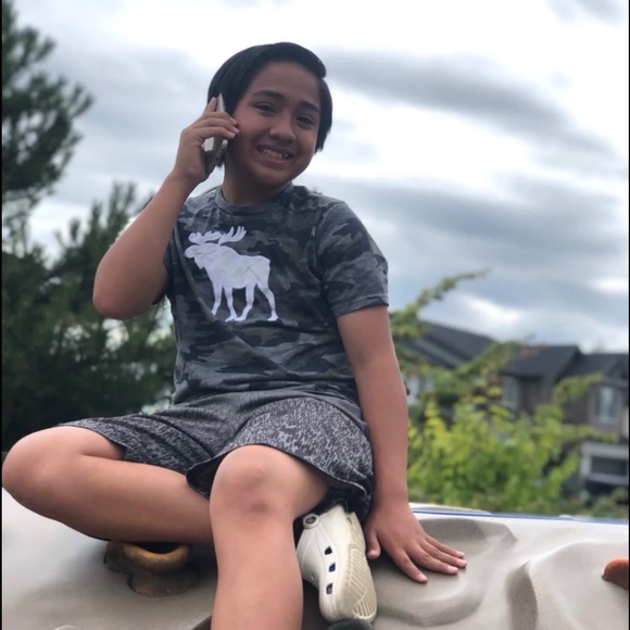 Profile Picture of Aaron Velasco (@aaronvelasco) on Poshmark