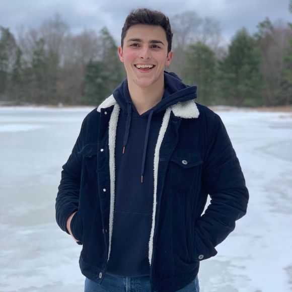 Profile Picture of Lucas Voyvodic (@lucasvc129) on Poshmark