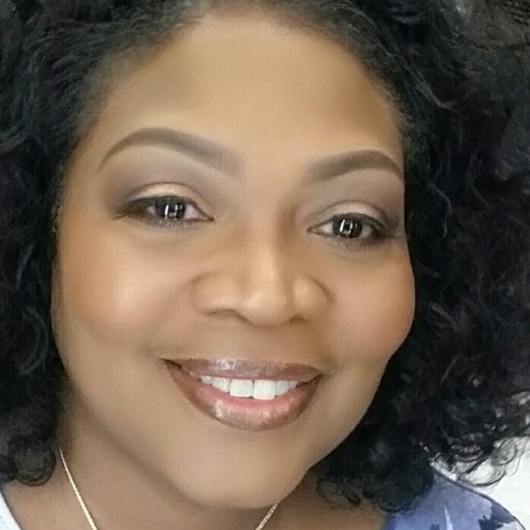 Profile Picture of Stephanie Glascoe (@sglascoe0512) on Poshmark