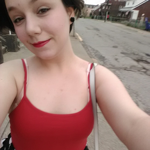 Profile Picture of Zoey Eismont (@zoeismont) on Poshmark