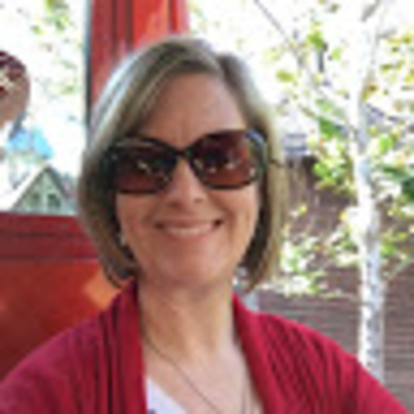 Profile Picture of Alicia Womick (@aliciawomick) on Poshmark