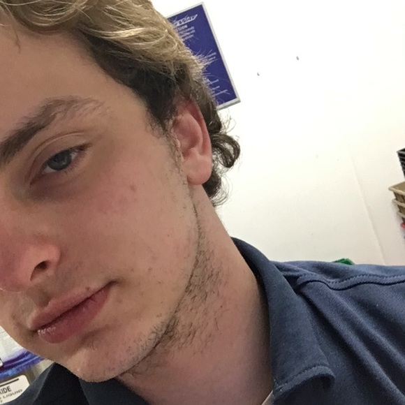 Profile Picture of Nathan Gray (@li77ardking) on Poshmark