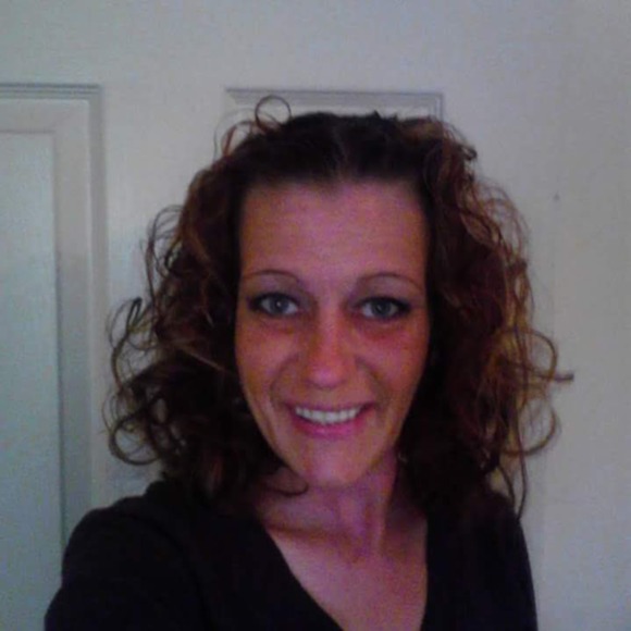 Profile Picture of Lisa Faulkner (@thebargainattic) on Poshmark