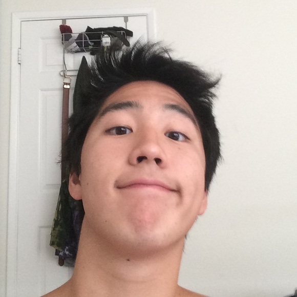 Profile Picture of Andrew Choi (@andrewchoi69) on Poshmark