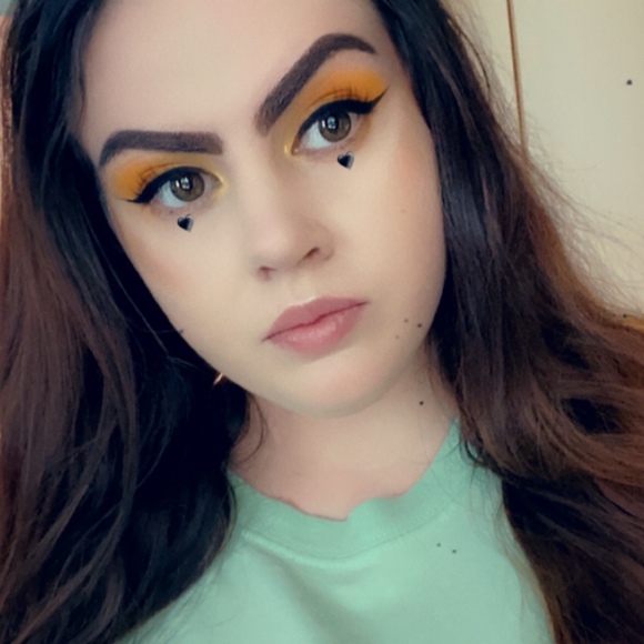 Profile Picture of Gabrielle Smarowsky (@_gabbiex33) on Poshmark