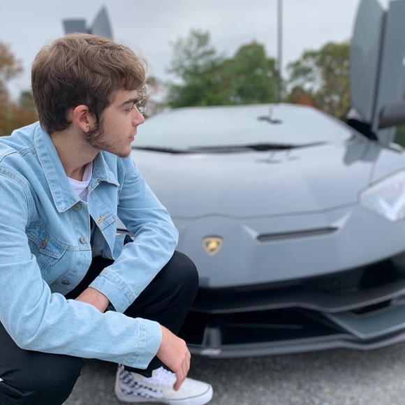Profile Picture of Jake Holt (@jakeholt789) on Poshmark