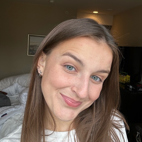 Profile Picture of Sarah Wiegand (@sarah_wiegand) on Poshmark