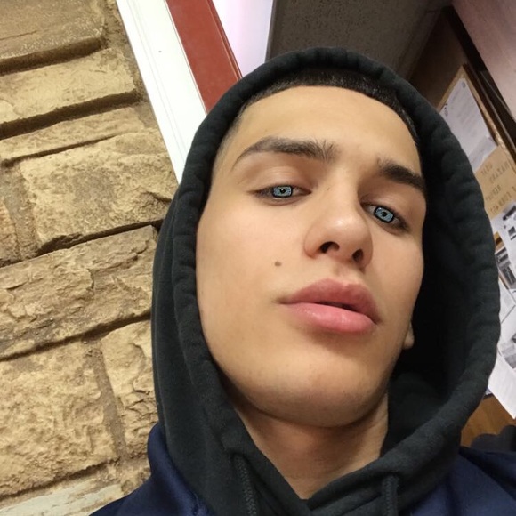 Profile Picture of Matthew Tanon (@tanon13) on Poshmark