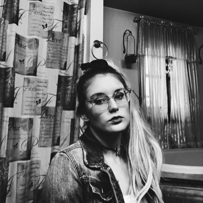 Profile Picture of Alexia (@alexia_weber_) on Twitter