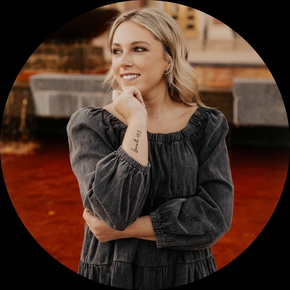 Profile Picture of Savannah Siegler (@savannahsiegler) on Poshmark