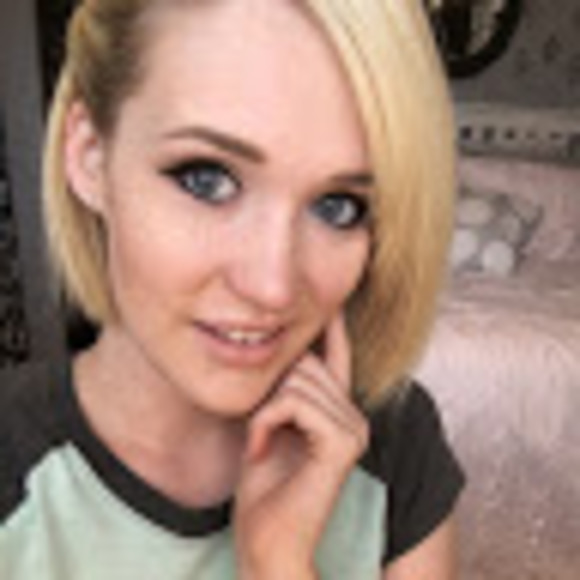 Profile Picture of Hannah Callaway (@hancallaway) on Poshmark