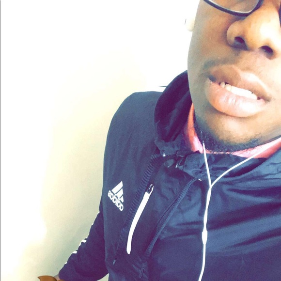 Profile Picture of Christopher Bowdy (@chrisbowdy) on Poshmark