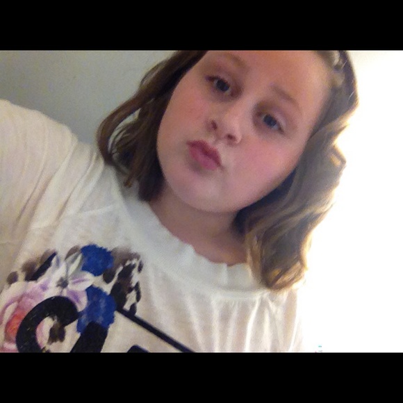 Profile Picture of Allie Lazaroff (@allielaz) on Poshmark